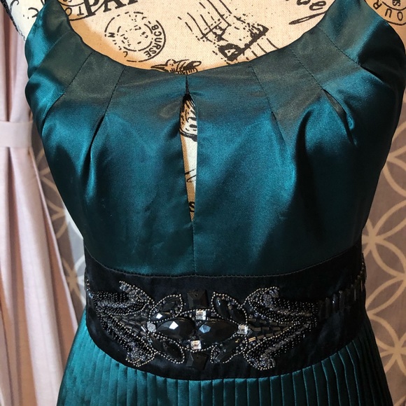 Guess emerald keyhole cocktail dress - Picture 4 of 9